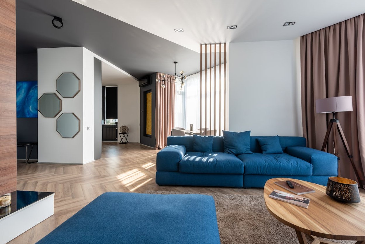 Ecksofas im Wohnzimmer: Praktische Einrichtungstipps für optimale Raumnutzung